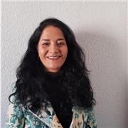 Soy licenciada en Español y Lteratura, estoy certificada por el International House como profesora experta en Español para extranjeros. Soy Máster en Literatura Hispanoamericana